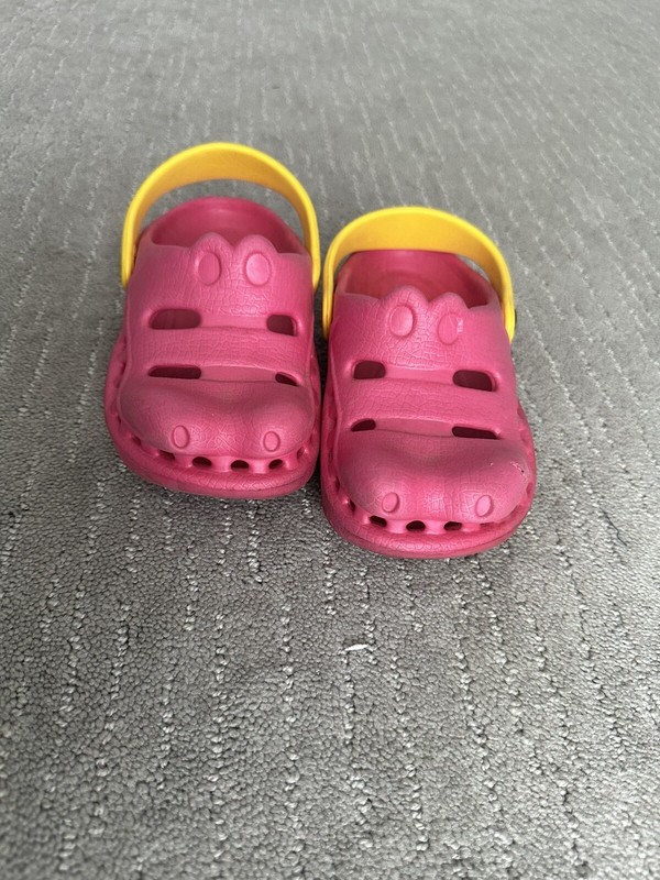 Girl Pink Yellow Hippo Clogs Back Strap Slip On Shoes Sandals Size 11-12 / 18cm