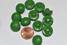 VINTAGE 12 GREEN PLASTIC LEATHERLOOK BUTTONS. 15.7mm. self shank