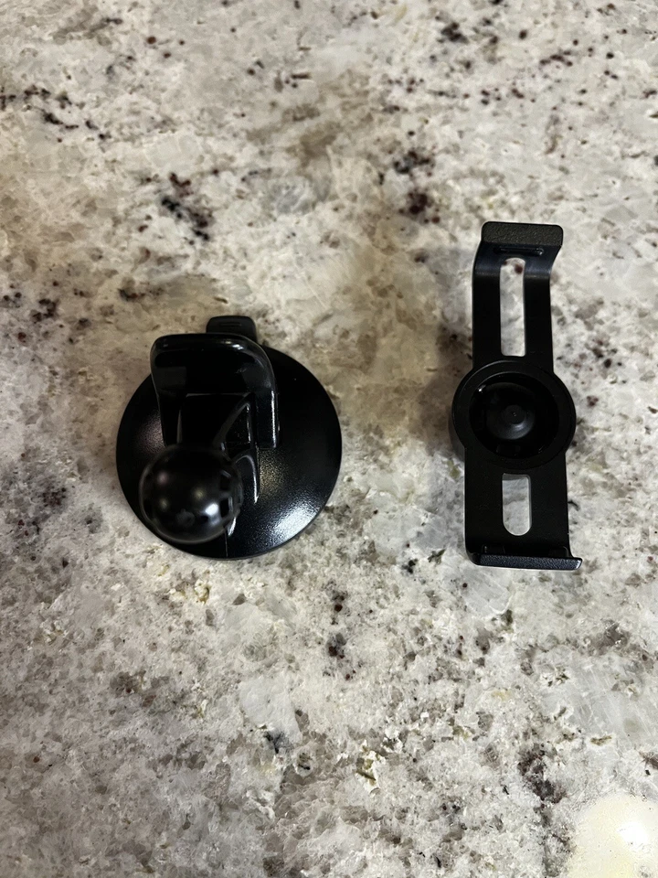 Garmin Nuvi 1260 Automotive GPS System With Charger Cord & Mount Bundle - Image 4 of 4