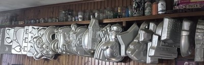 (MOVING EVERYTHING NEEDS TO GO!) Brand New and some used cake pans Order In BULK
