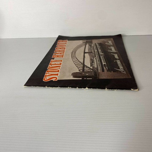 Sydney Harbour Souvenir and Guide Book by Sydney Ferries Ltd... - Imagen 4 de 7
