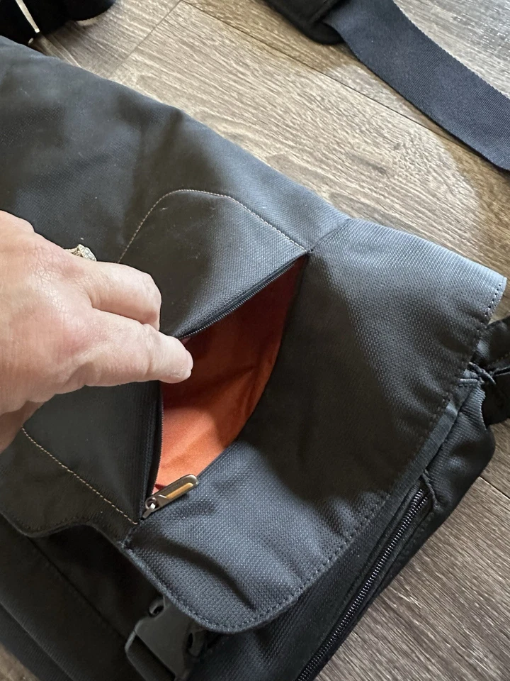 Briggs & Riley Travel ware Verb Grow Expandable Messenger Laptop Black Bag - Image 4 of 4