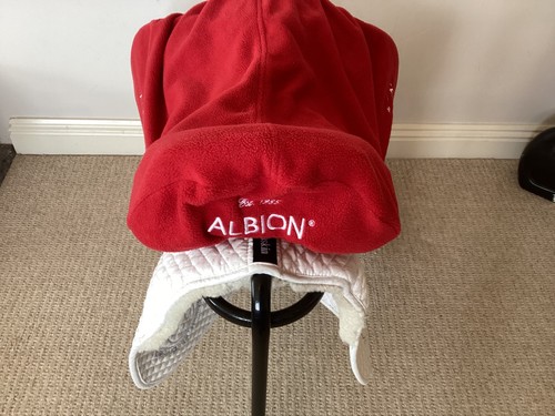 Albion Red Fleece Saddle Cover New Style with Quality Elasticated Edging - Picture 2 of 5