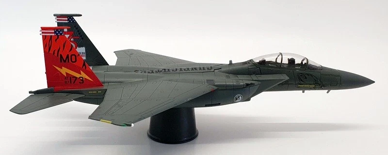 Hobby Master escala 1/72 HA4523 - McDonnell Douglas F-15 Strike Eagle 87-0173 Foto 3 de 4