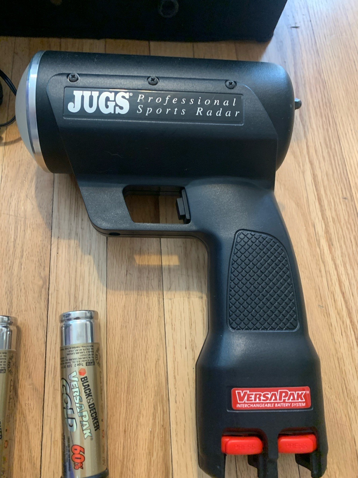 JUGS PROFESSIONAL SPORTS RADAR GUN w/ CASE, Batteries, Charger, Tested Works!!