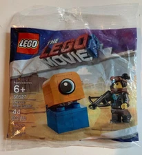 Lot Of 4 The Lego Movie 2 Lucy vs. Alien Invader Polybag Mini Figures  44pc
