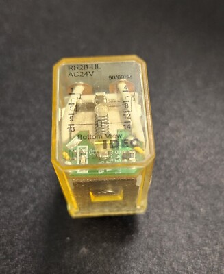 10 AMP Relay Plug In RH2B-UL-AC24V DPDT  IDEC M 24VAC 010