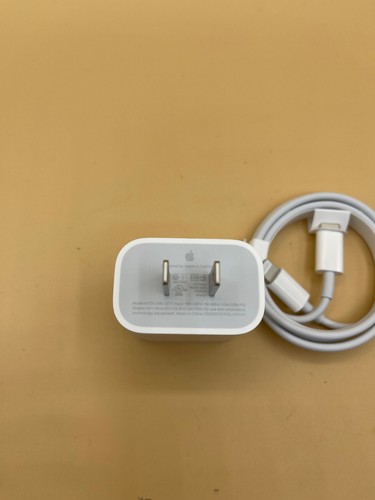 Apple 20W USB-C Netzteil + USB-C auf Lightning Kabel (1 m) - Bild 2 von 3