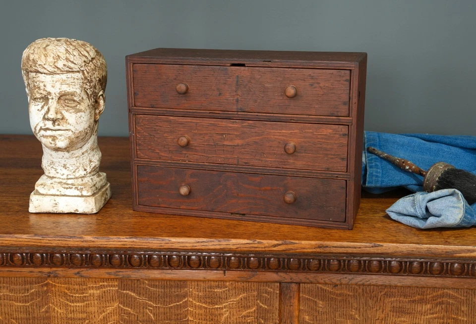 Antiguo boticario de madera industrial vintage 3 cajones cubículo caja de herramientas Foto 3 de 4