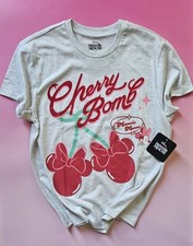 Camisa Coqueta Minnie Mouse Cherry Bomb - Camiseta Gris Tema Disney Cerezas Mediana