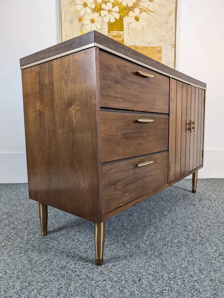 Gabinete de almacenamiento buffet Mid Century moderno MCM vintage de nogal Credenza Foto 2 de 4
