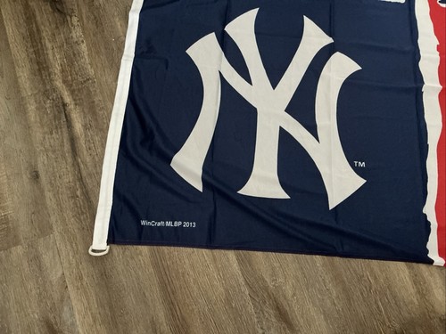 New York Yankees Boston Red Sox House Divided Flag Banner Baseball MLB Red/Blue - Picture 4 of 7