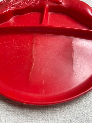 Plato de caballo rojo plástico tema vaquero occidental mediados de siglo de colección de 1950 plato - Imagen 2 de 3