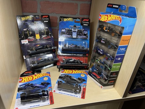 PACCHETTO Hot Wheels Formula Uno 2025 - Premium F1 Set di 4 + F1 confezione da 5 pezzi.