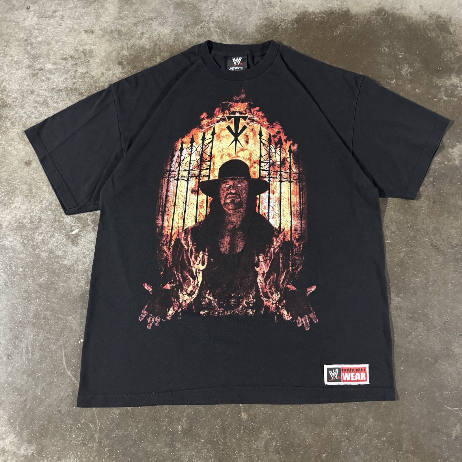 2007 WWE Undertaker Hells Gate Flame Graphic Shir… - image 1