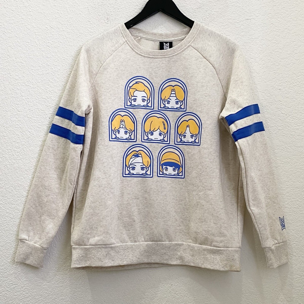 Hot Topic TINY TAN BTS KPOP Member Wappen Badge Sweatshirt Women's