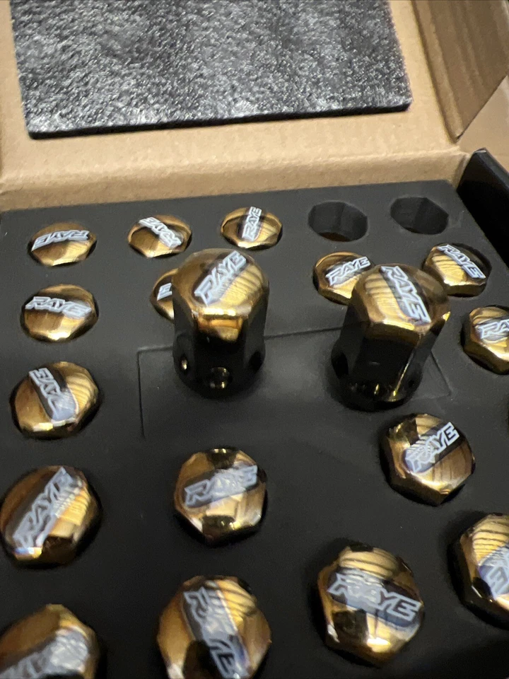 Juego de tuercas 12x1,5 oro negro  Foto 3 de 4