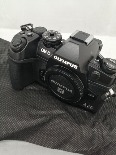 Olympus OM-D E-M1 Mark III Mirrorless Camera 20.4MP LiveMOS 4/3 Sensor with Acce