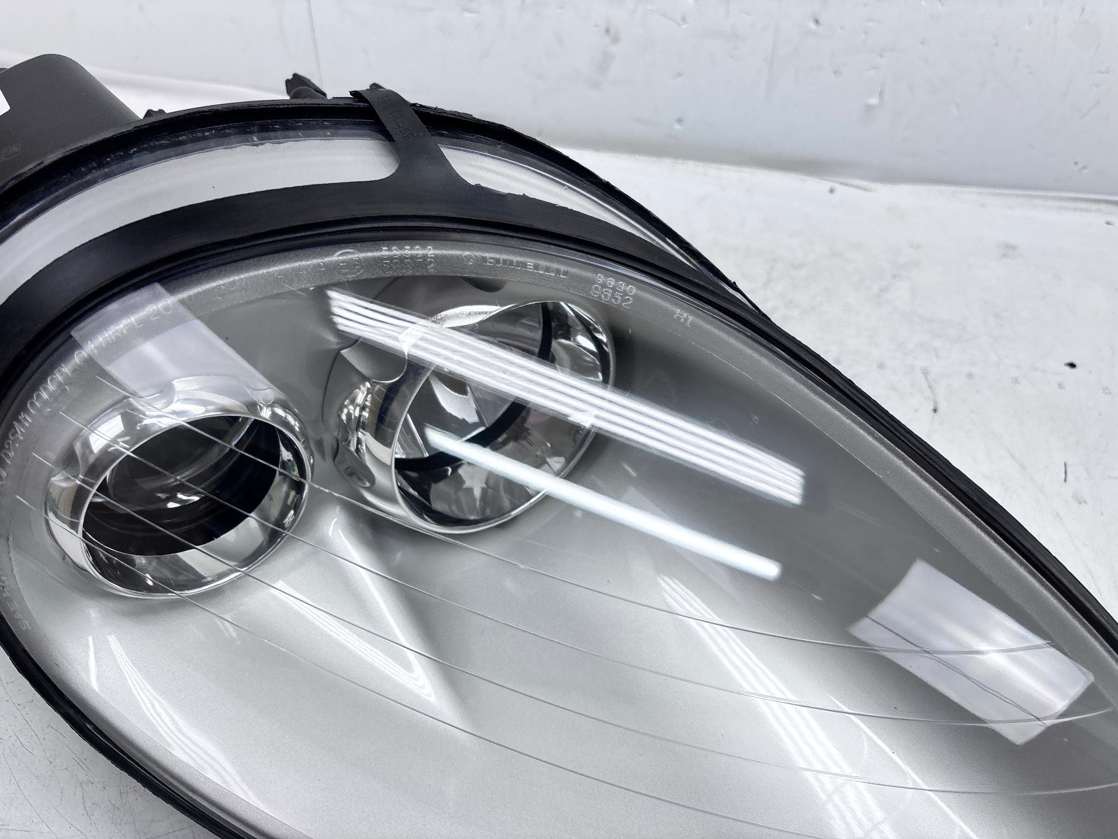 2005-2007 Maserati Spyder 4200 Xenon Hid Front Right OEM Headlight 41050748