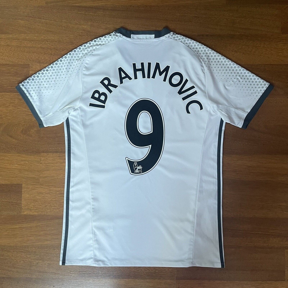 MANCHESTER UNITED ADIDAS 2016/2017 THIRD JERSEY SIZE “M” AI6690 #9