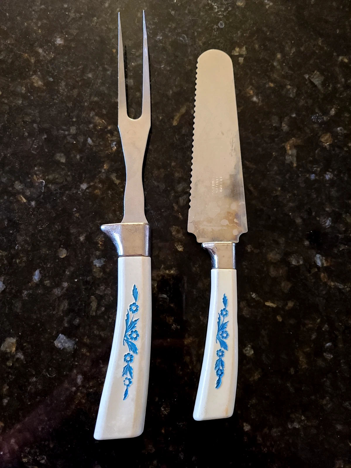 Lifetime Cutlery Carving Fork & Serrated Cake/Bread Knife Set, Blue Cornflower