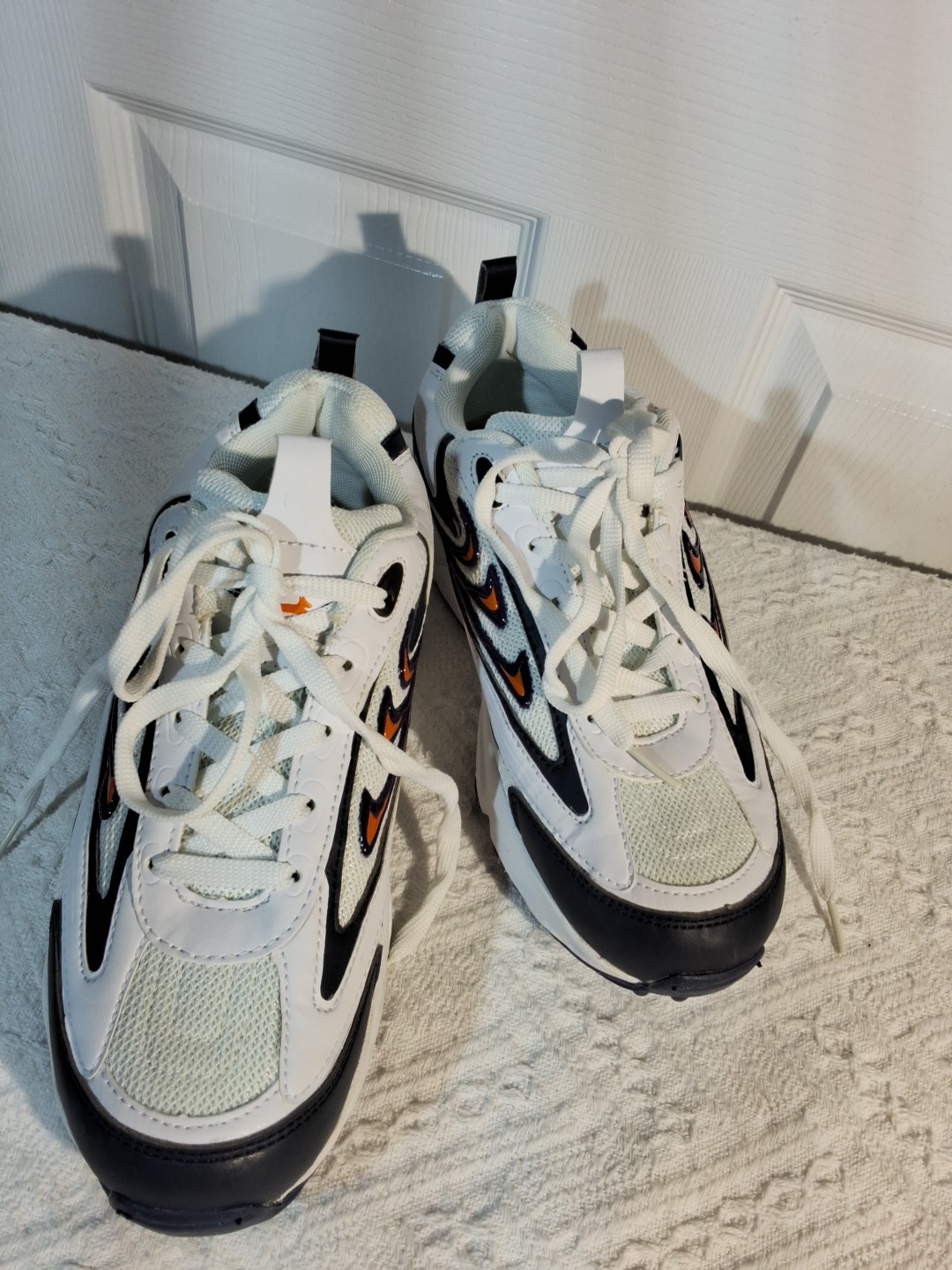 Women’s Agile Gear White And Navy Cricket Shoes Sz 7 Never Worn