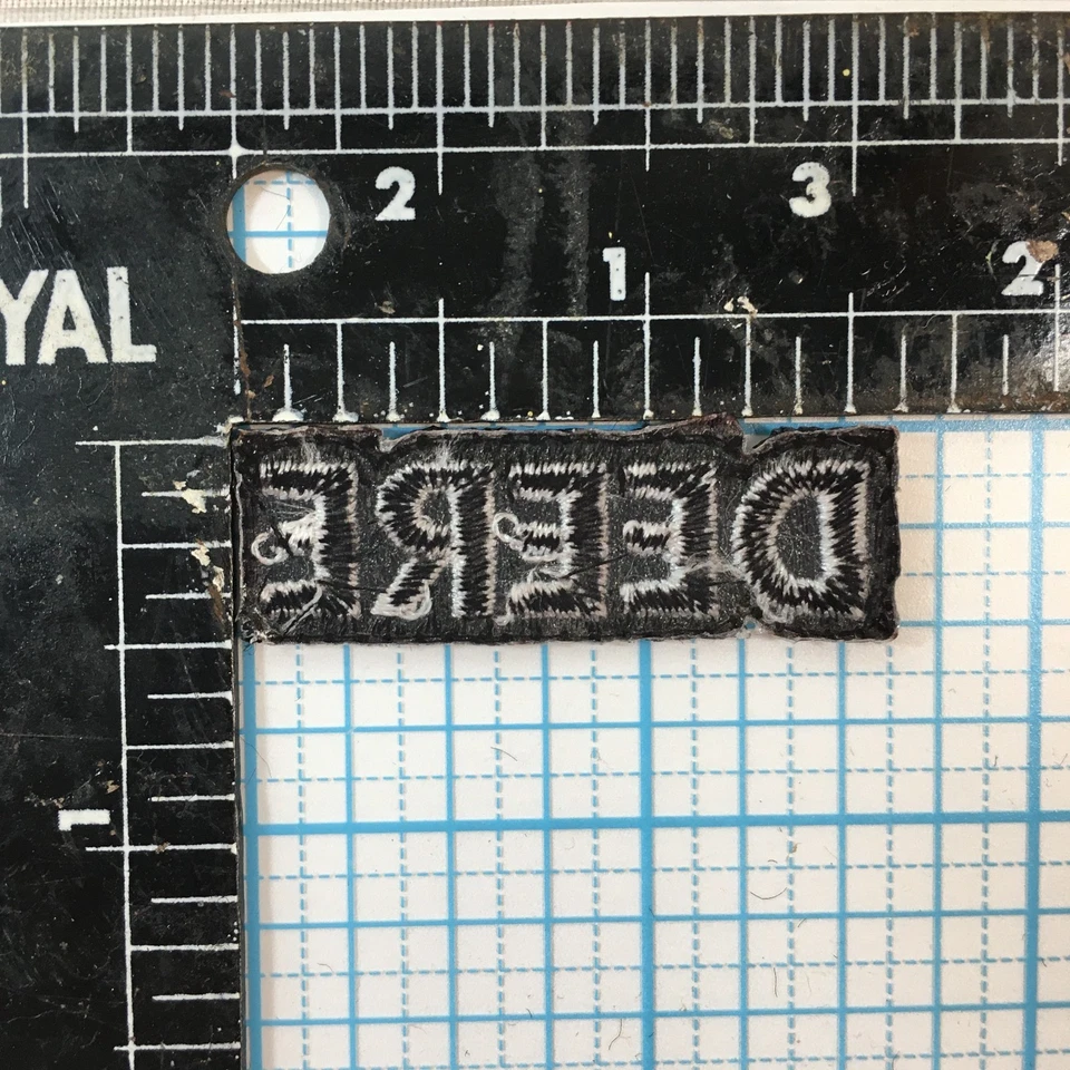 PARCHE DE HIERRO VINTAGE JOHN DEERE 1,5" (BLANCO Y NEGRO) Foto 2 de 2