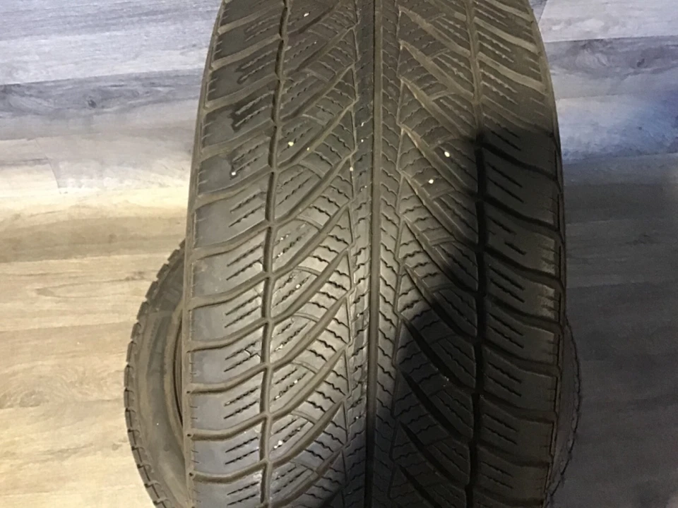 2 x 245/45 R18 100V GoodYear Ultra Grip 8 MO Winterreifen RSC - Bild 2 von 4