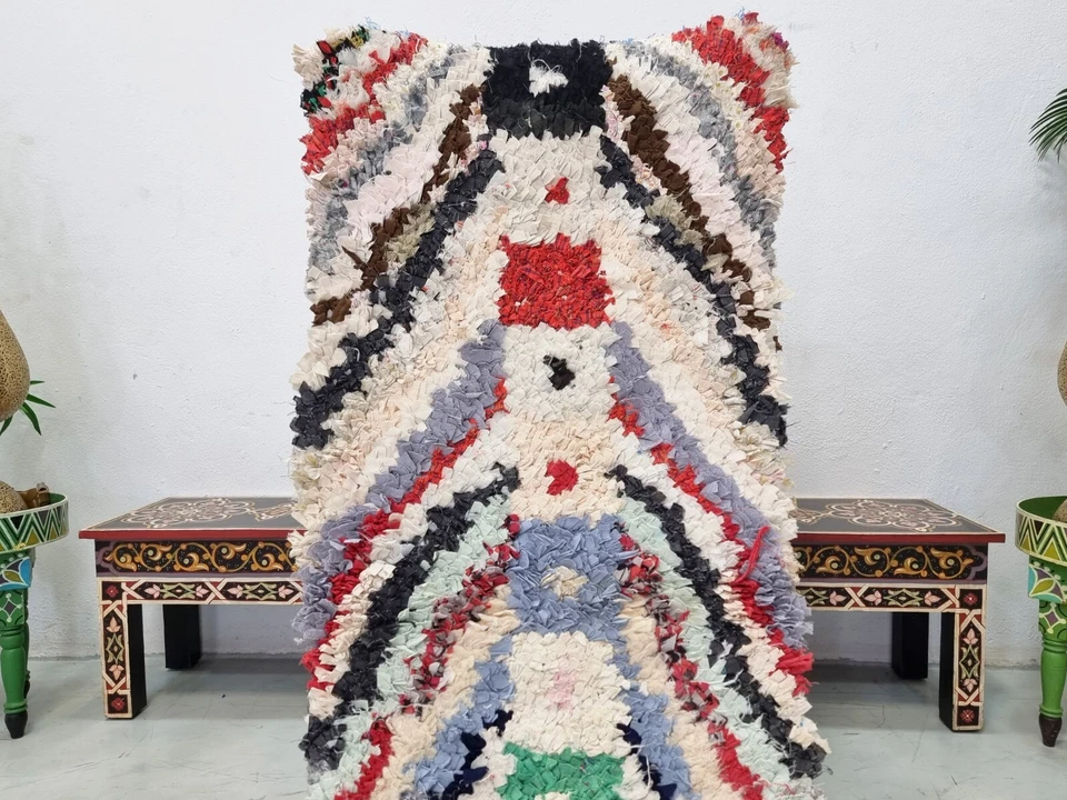 Alfombra marroquí hecha a mano vintage 2'3x5'7 alfombra bereber a rayas blanca y roja de algodón Foto 3 de 4