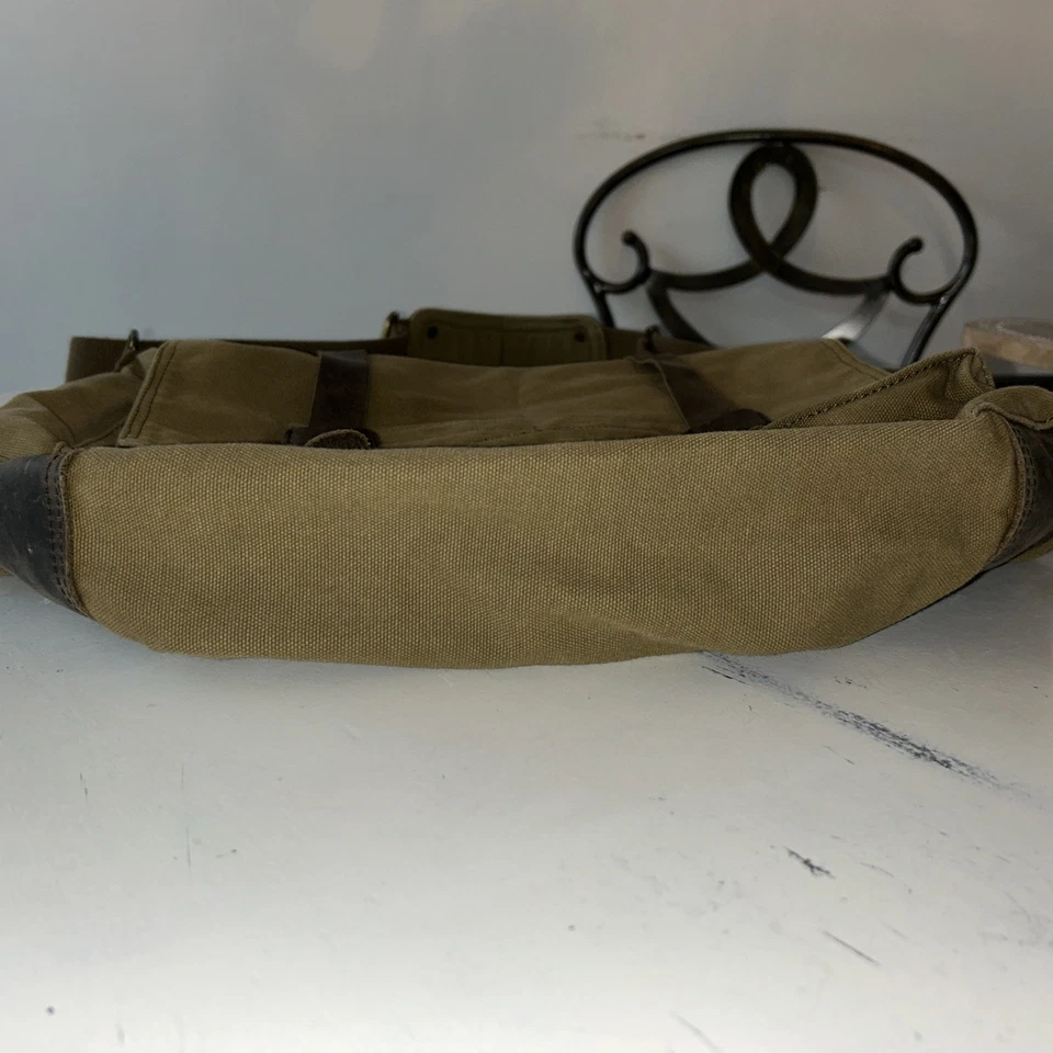 Bolso de viaje Berchirly de lona y cuero estilo militar mensajero para computadora portátil Foto 4 de 4