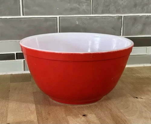 VTG PYREX Primary Colors Red Nesting Mixing Bowl #402 USA 1.5 Qt