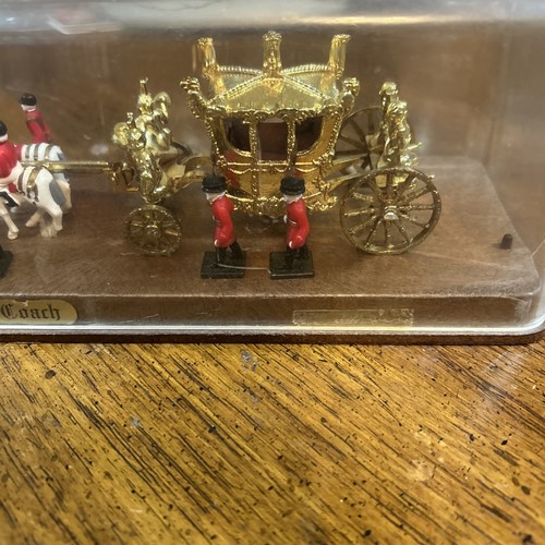 CRESCENT TOYS VINTAGE Display Case DIECAST SILVER JUBILEE ROYAL STATE COACH - Picture 2 of 15