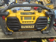 DEWALT DC012 Worksite Charger Radio