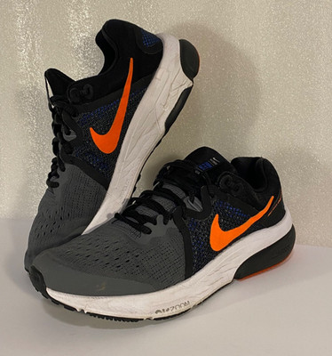 NIKE MENS SIZE 10 ZOOM PREVAIL RUNNING DARK GREY HYPER CRIMSON DA1102-004