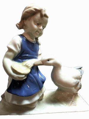 Grafenthal GDR Germany Porcelain Girl Feeding Goose Figurine Hand Painted