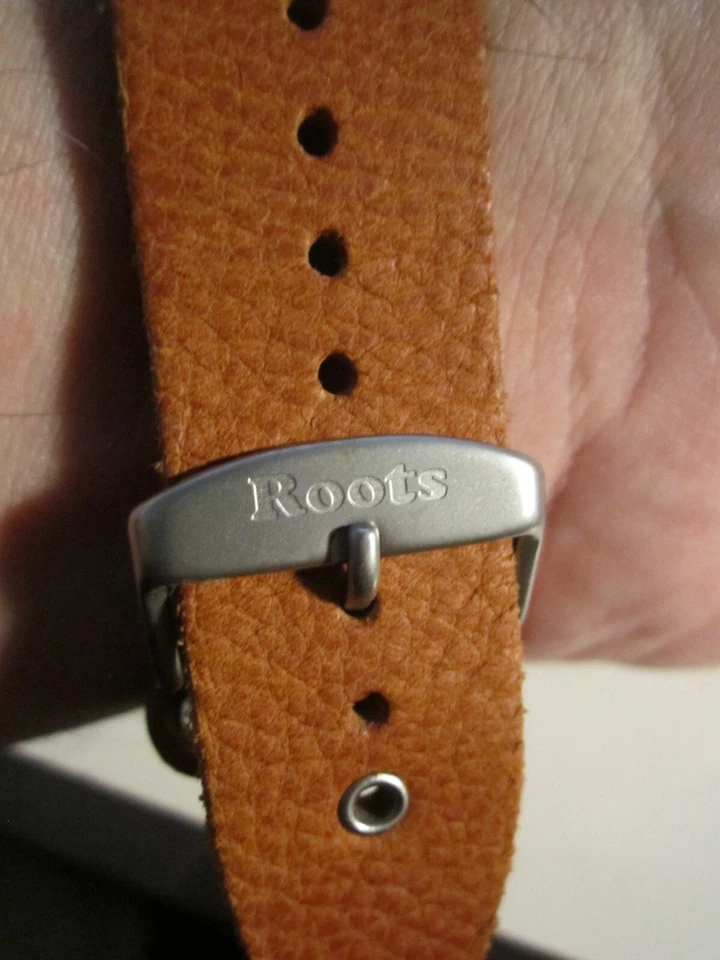 RELOJ RAÍCES CANADÁ SE ADAPTA HASTA 9" MUÑECA NECESITA BATERÍA NUEVA PARA FUNCIONAR- OFC-T4 Foto 3 de 4