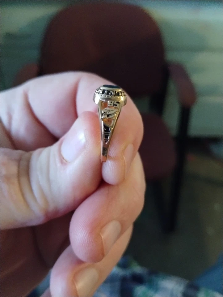 Anillo Clase Mujer Talla 6 Chapado en Oro Arte Tallado Piedra Verde Foto 2 de 4