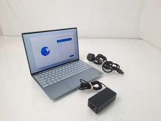 Dell XPS 9315 13.3 in Laptop i7 1250U 16GB 512 GB NVME SSD Windows 11 Pro