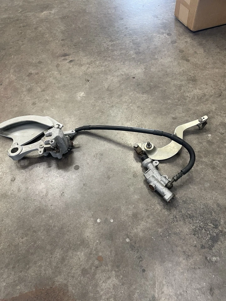 Sistema de freno trasero Yamaha WR250f pinza, palanca, manguera, etc. Foto 2 de 3