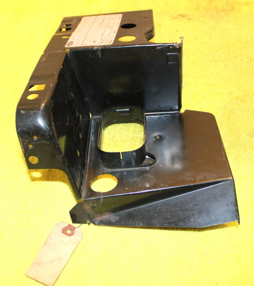 Mercury Capri 1975-1978 NOS guardabarros delantero derecho faldón y soporte lateral del radiador Foto 2 de 4