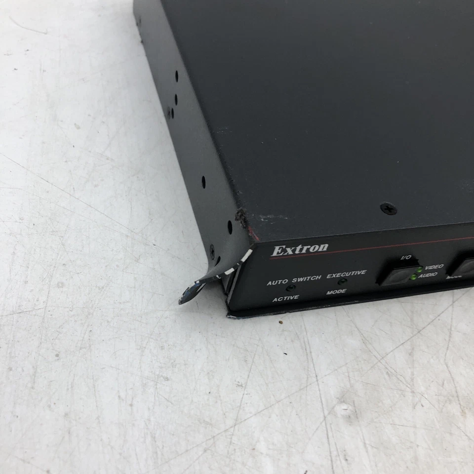 Extron SW 4 AV S-Video Switcher TESTED FOR POWER PARTS - Image 3 of 4