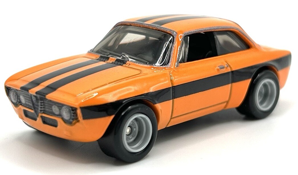 ミニカー Hot Wheels ALFA ROMEO GIULIA SPRINT GTA Amazon.com: Hot Wheels Alfa Romeo Giulia Sprint GTA Vehicle