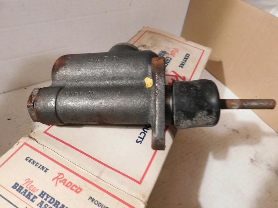 F18006 1953 Buick Super Exc Dynaflow Trans Brake Master Cylinde Foto 2 de 3