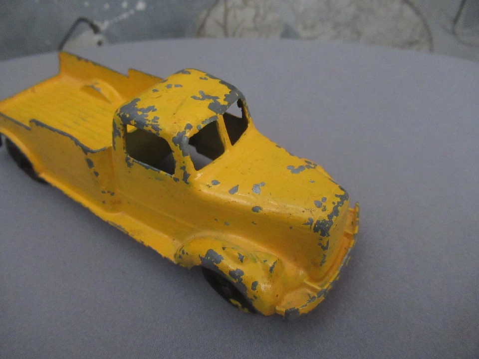 复古 罕见 TOOTSIE TOY 1940 年代 MACK INTERNATIONAL PICKUP TRUCK 黄色压钢 — 第 3/4 张图片
