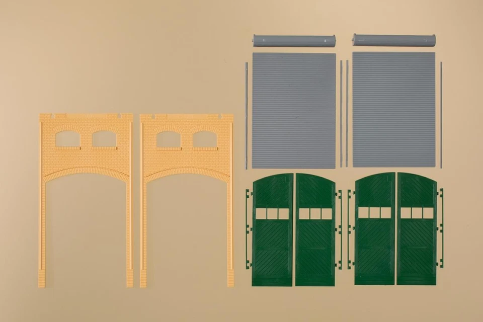 2 Yellow brick walls, 2 Roller Doors And 2 Gates HO/OO Gauge Auhagen 80629 - Image 2 of 2