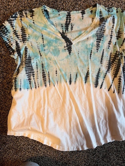 Preswick and Moore women shirt size Large Ombre coloring aqua, black, white