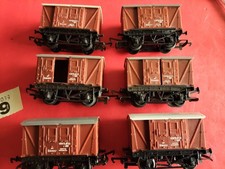HORNBY `OO GAUGE` (SIX) R11A/R205 B.R.BROWN VENTILATED VANS (WITH SLIDING DOORS)