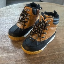 Wonder Nation Kids snow boots size 8