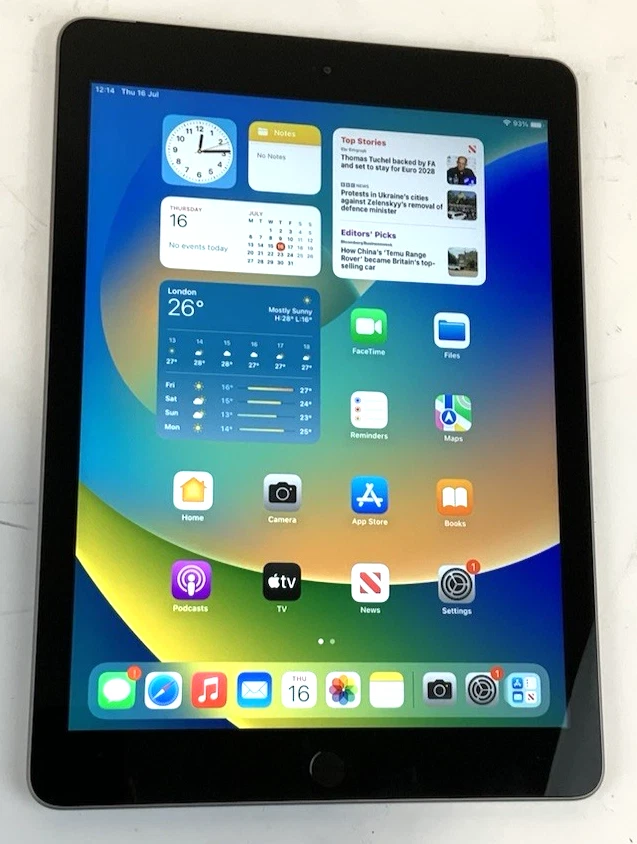 Apple iPad (5th Generation) Wi-Fi 128 GB Tablets & eReaders for