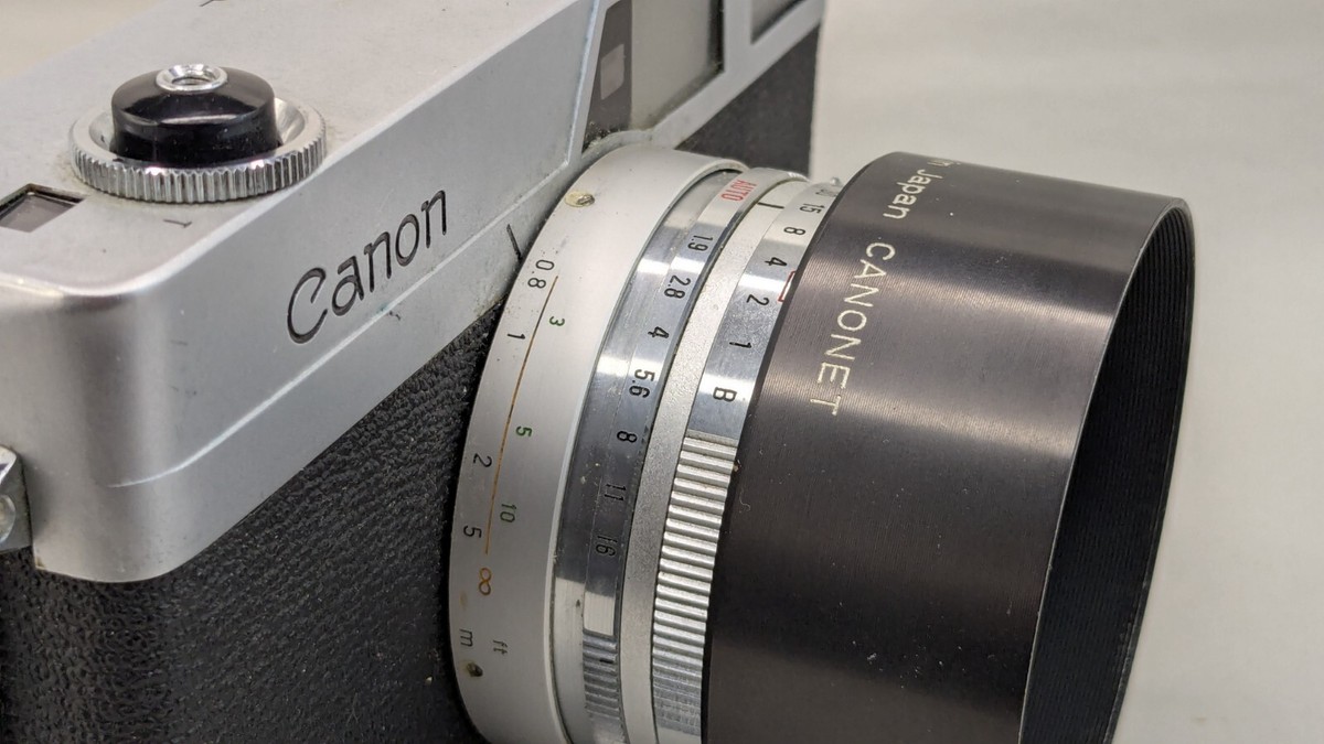 Canon Canonet avec objectif SE 1.9/45mm avec pare soleil et étui